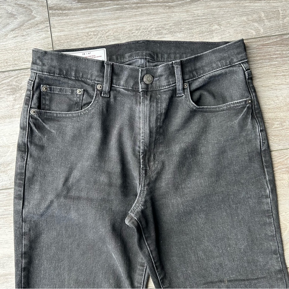 Gap Mid Rise Girlfriend Jeans  in Black Wash - Picture 6 of 15